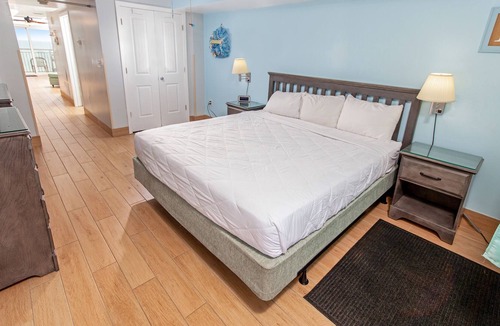 Myrtle Beach Condo | 1BR/1BA Oceanfront condo w/Kitchen & Balcony in Center of MB, #955