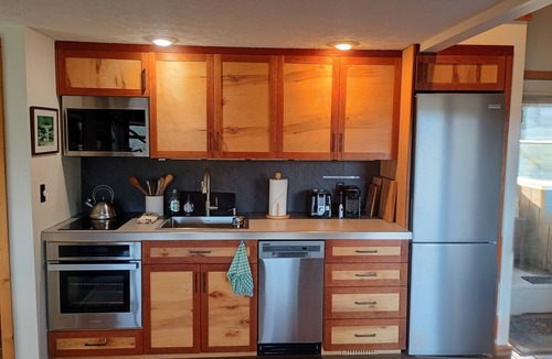 Davis House | 1BR Cabin Plus Loft For 2 Great Views Over Nature Preserve