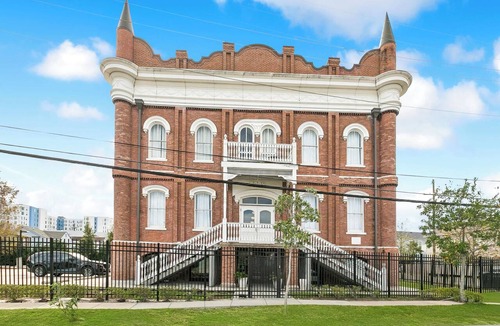 Tulane - Gravier Apartment | 1BR Near Downtown New Orleans | Gated Parking
