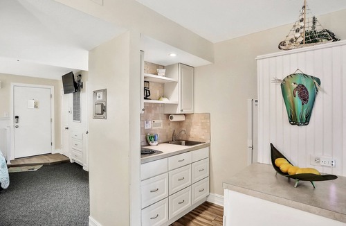 Indialantic By The Sea Condo | 1BR Oceanfront 3rd-Floor | Beach access | Pool