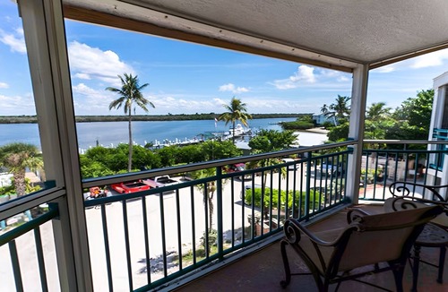 Captiva Hotel | 1BR Suite w/Balcony Overlooking the Bay – Bayfront Stay! Free Parking | Pool