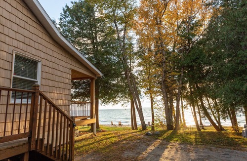 Ellsworth House | 1ST WEEK AUGUST OPEN 200' SUNSET BEACH MODERN HOUSE WIFI FIREPLACE PET FRIENDLY