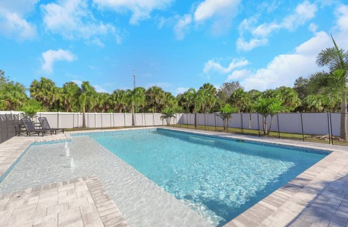 Rural Estates House | 2.5-Acre Compound: 8BR/6BA w/Pool & Pickleball