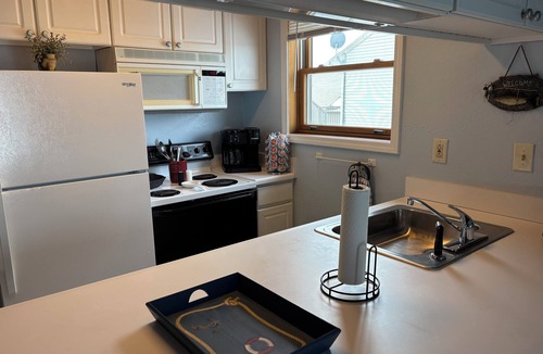 Oak Harbor Condo | 2 bedroom, 1.5 baths waterfront condo includes dock.
