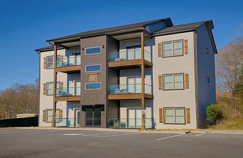 Sevierville Condo | 2-Bedroom, 1-Bath Condo | Sleeps 5 | Budget-Friendly + Free Ticket