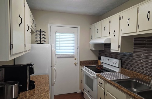 London Apartment | 2-bedroom apartment in gorgeous downtown London, Ky