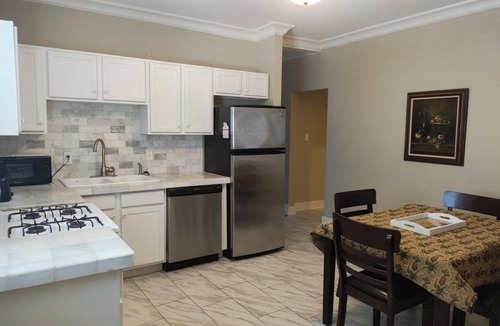 Central Gardens Apartment | 2-bedroom apt Memphis Midtown 4 min to hospital, free parking, free wifi, lower