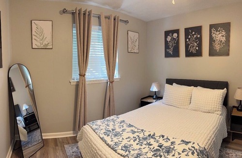 Bonnycastle Condo | 2-bedroom condo in adorable Louisville with AC and comfort