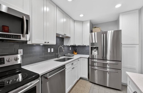 St. Louis Apartment | 2-bedroom condo in serene Creve Coeur