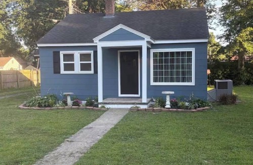Sikeston Cottage | 2-bedroom cottage in Sikeston’s historic north end. 2 min drive to hospital