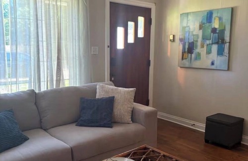 Sikeston Cottage | 2-bedroom cottage in Sikeston’s historic north end. 2 min drive to hospital