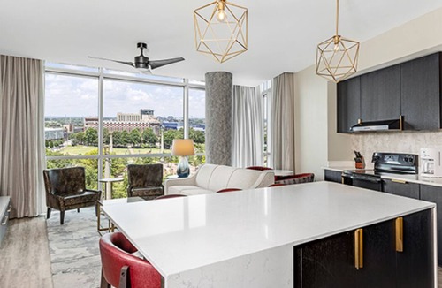 Downtown Atlanta Resort | 2 Bedroom Deluxe Condo, Sleeps 8, Full Kitchen, Centennial Park, Wyndham Atlanta