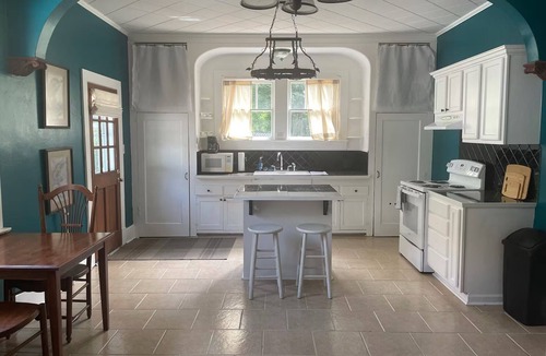 New Iberia House | 2-bedroom house in welcoming New Iberia with AC, WiFi