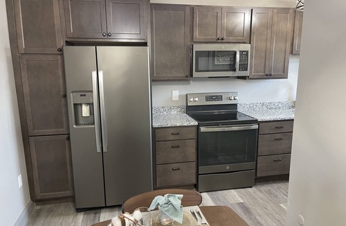 Monroe Apartment | 2 Bedroom, King Bed, Pets welcome, washer and dryer
