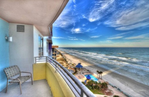 Seabreeze Historic District Condo | 2 Bedroom Lockoff Unit, Sleeps 8, 2 Living Areas, on Daytona Beach, Ocean Walk!