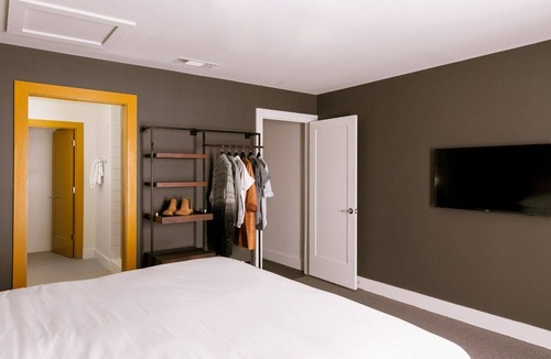 Rutledge Hill Hotel | 2 Bedroom Luxury Suite: Downtown Nashville w/Full Kitchen & Living