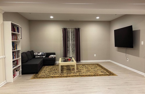 Urbana House | 2 bedrooms 1 bath rental unit