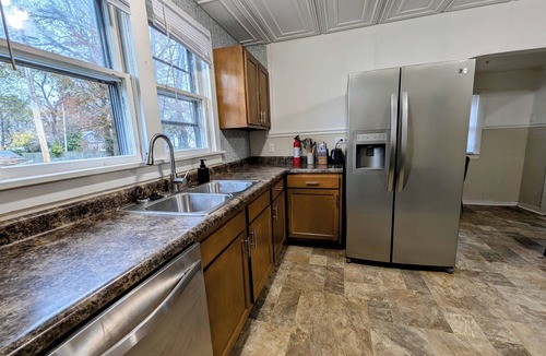 Marion House | 2 Bedrooms w King Beds + Trailer/Boat Parking: Hook Wine and Sinker