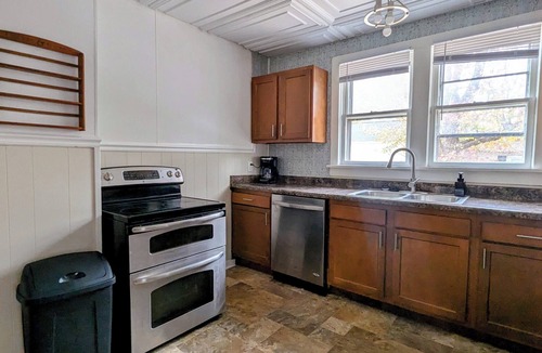 Marion House | 2 Bedrooms w King Beds + Trailer/Boat Parking: Hook Wine and Sinker