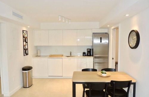 City Center Condo | 2 beds sleeps 4-1 block from Lincoln Rd w/parking