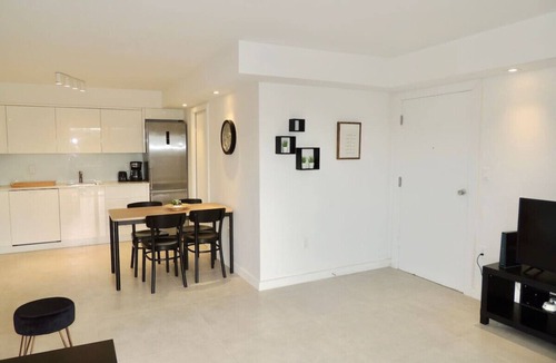 City Center Condo | 2 beds sleeps 4-1 block from Lincoln Rd w/parking