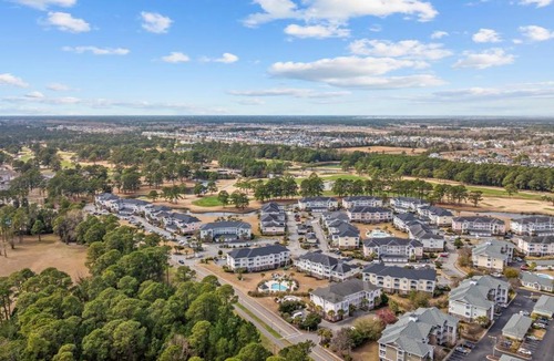 Central Myrtle Beach Apartment | 2 BR Condo, in sought after Myrtlewood! retreat Sleeps 4!