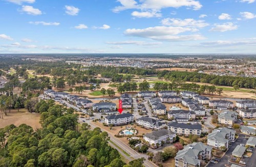 Central Myrtle Beach Apartment | 2 BR Condo, in sought after Myrtlewood! retreat Sleeps 4!
