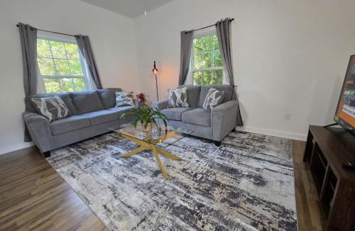 Dunean House | 2-BR Modern Home for Families & Work