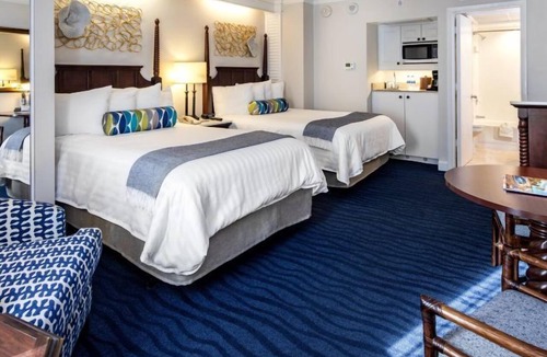 St. Pete Beach Hotel | 2 Comfortable Rooms By The Beach, Parking, Swimming Pools!