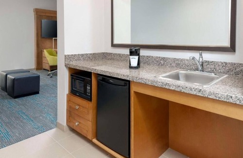 North Clayton Hotel | 2 Comfortable Rooms near St. Louis Gateway Arch and Missouri History Museum