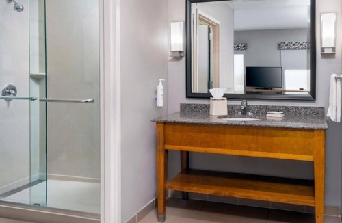 North Clayton Hotel | 2 Comfortable Rooms near St. Louis Gateway Arch and Missouri History Museum