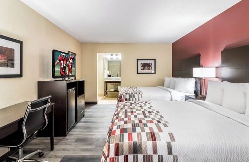 Dandridge Hotel | 2 Comfortable Rooms Perfect Spot to Enjoy Dandridge and Nearby Lakes