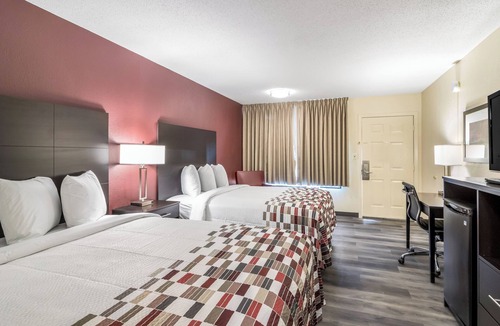 Dandridge Hotel | 2 Comfortable Rooms Perfect Spot to Enjoy Dandridge and Nearby Lakes