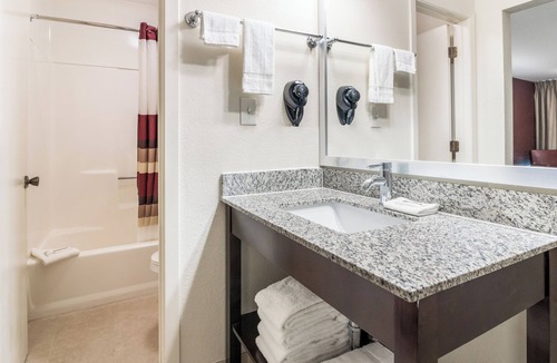 Dandridge Hotel | 2 Comfortable Rooms Perfect Spot to Enjoy Dandridge and Nearby Lakes