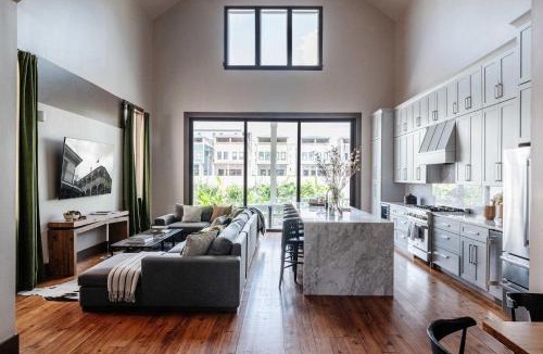 Faubourg Lafayette House | 2 Designer Homes 14 Bedrooms Walk to St Charles