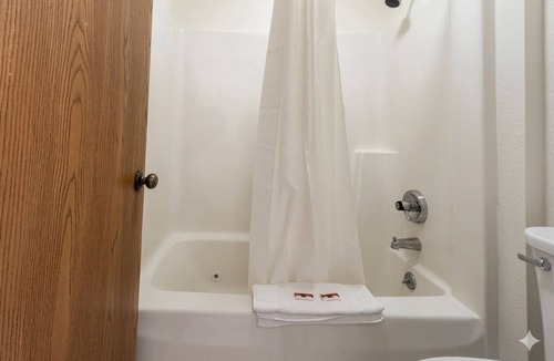 Greenville Hotel | 2 Family-Friendly Accommodations near Greenville Square | Free On-site Parking