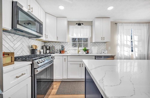 Stone Mountain House | 2 homes in 1 listing! 7 Bedrooms, Sleeps 18