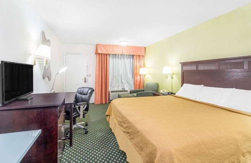 Lookout Valley Neighborhood Association Hotel | 2 King Room Near Lookout Mountain Attractions and Outdoor Fun