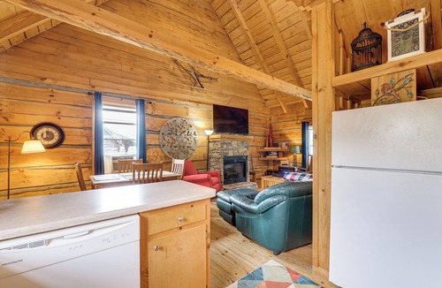 Vesta Cabin | 2 Mi to Blue Ridge Pkwy! Mtn Escape w/Fireplace