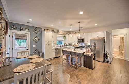 Parker House | 2 Mi to Downtown: Luxe Greenville Retreat!