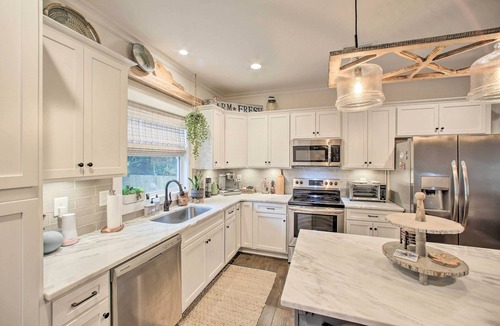 Parker House | 2 Mi to Downtown: Luxe Greenville Retreat!