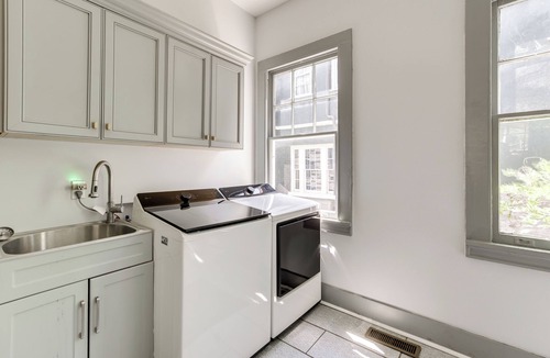 Birmingham Cottage | 2 Mi to Dtwn: Stylish Urban Retreat in Birmingham