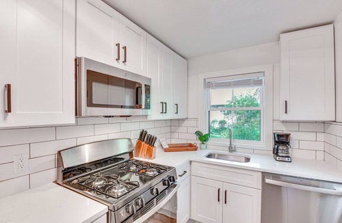 Near Northwest House | 2 MI to Notre Dame: Dog-Friendly Home w/yard!