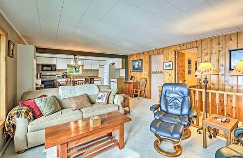 Le Roy House | 2 Mi to Winery: Le Roy Escape w/Fire Pit & Views