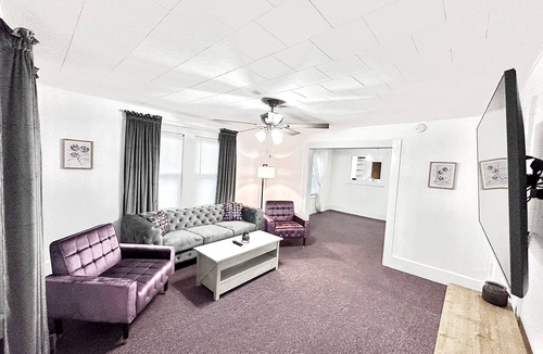 Hot Springs House | 2 min walk to Oaklawn Track Casino. 2 BR