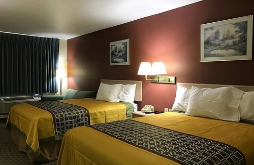 Cabot Resort | 2 Pet-friendly Units w/FREE Breakfast, Pool, Near Cabot Frisbee Golf Park!