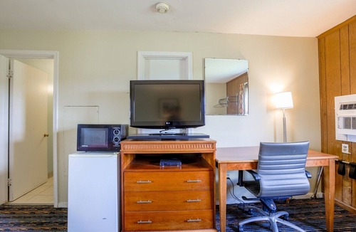 Natural Bridge Apartment | 2 Queen Bed|Smk|Natural Bridge