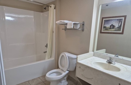 Chickamauga Hotel | 2 Queen Rooms Close to Chickamauga's Top History Hotspots
