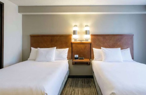 Franklin Hotel | 2 Relaxing Franklin Getaway near Cool Springs with Pool, and Free Breakfast
