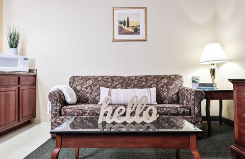 Pembine Hotel | 2 Spacious Deluxe Suites w/Indoor Pool, Spa & Riverside Dining! Pet Friendly!